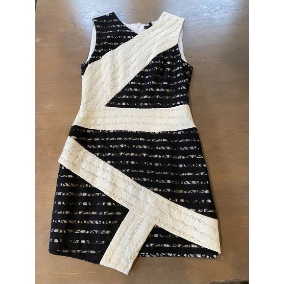 BCBGMAXAZRIA Dress Size 8 Dalia Mini Sheath White w/ Lace Detail Black White EUC - Picture 6 of 16